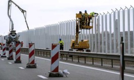 Tal y como quiere hacer Trump en EEUU, Francia construye muro contra inmigrantes