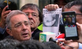 Uribe se queda con la llave de la paz en Colombia tras la derrota del pacto