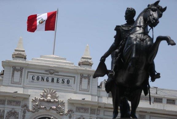 El Congreso de Perú denuncia «golpe de Estado» en Venezuela y pide el retiro de su embajador