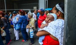 La escasez de efectivo agrava la crisis económica de los venezolanos