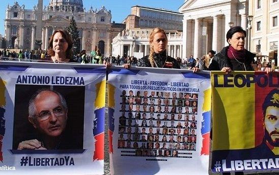 Liliana Tintori, Mitzy Capriles y Antonieta de López cumplen 24h encadenadas en frente al Vaticano (Video)