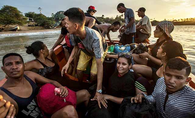 Diáspora: por mar y tierra, miles de venezolanos buscan escapar del colapso