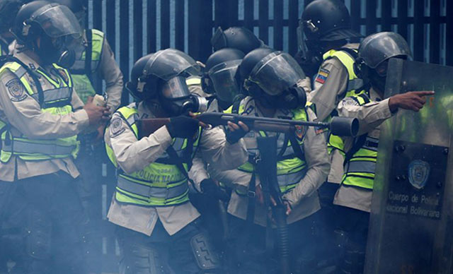 Saqueos y represión de la PNB protagonizan la noche en El Valle