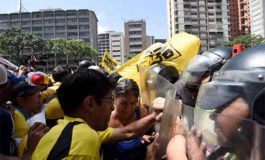 Choques violentos entre manifestantes y la GNB en los alrededores de AN  (fotos)