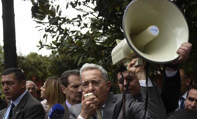En mensaje contundente, el expresidente Uribe pide a militares venezolanos desoír “el mandato de la dictadura”