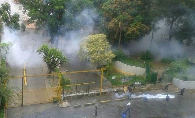 GNB reprime a manifestantes en “Los Verdes” de El Paraíso