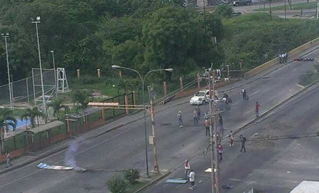 VIDEO: Reportan 4 heridos durante fuerte represión en Las Trinitarias #20Mayo