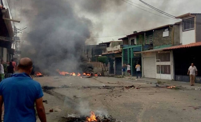 Manifestantes quemaron la casa natal de Hugo Chávez