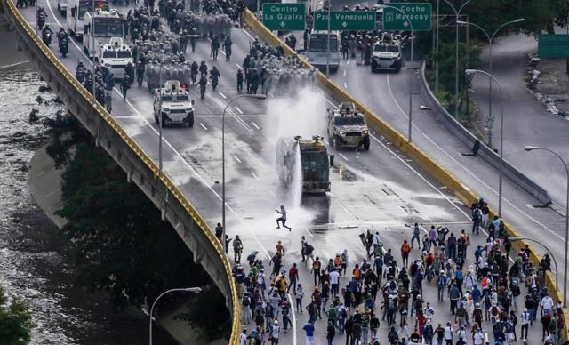 La represión salvaje de un genocida llamado Nicolás Maduro: Los vídeos que recorren al mundo #29M