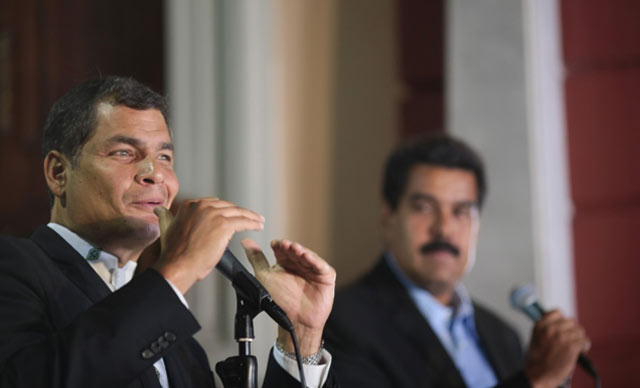 Correa dice que la represión y violencia no viene del gobierno porque Maduro es «buena gente»