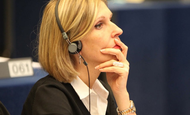 Eurodiputada Beatriz Becerra: Negociación con militares venezolanos dependerá de la confiabilidad de las figuras