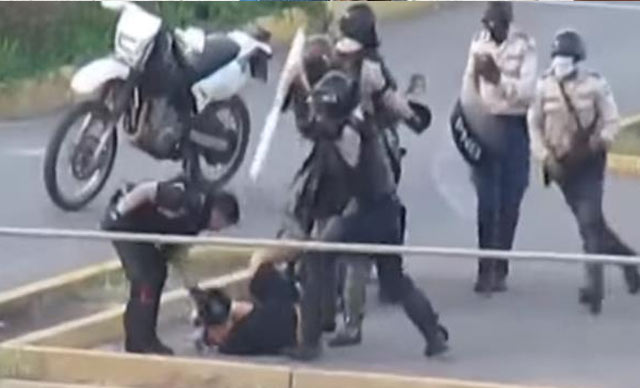 Sigue grave joven con Asperger golpeado salvajemente por los esbirros de Maduro