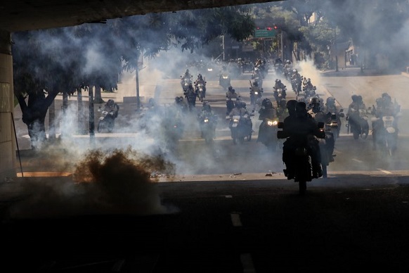 Choques entre manifestantes y los esbirros de Maduro durante trancazo 10JUL